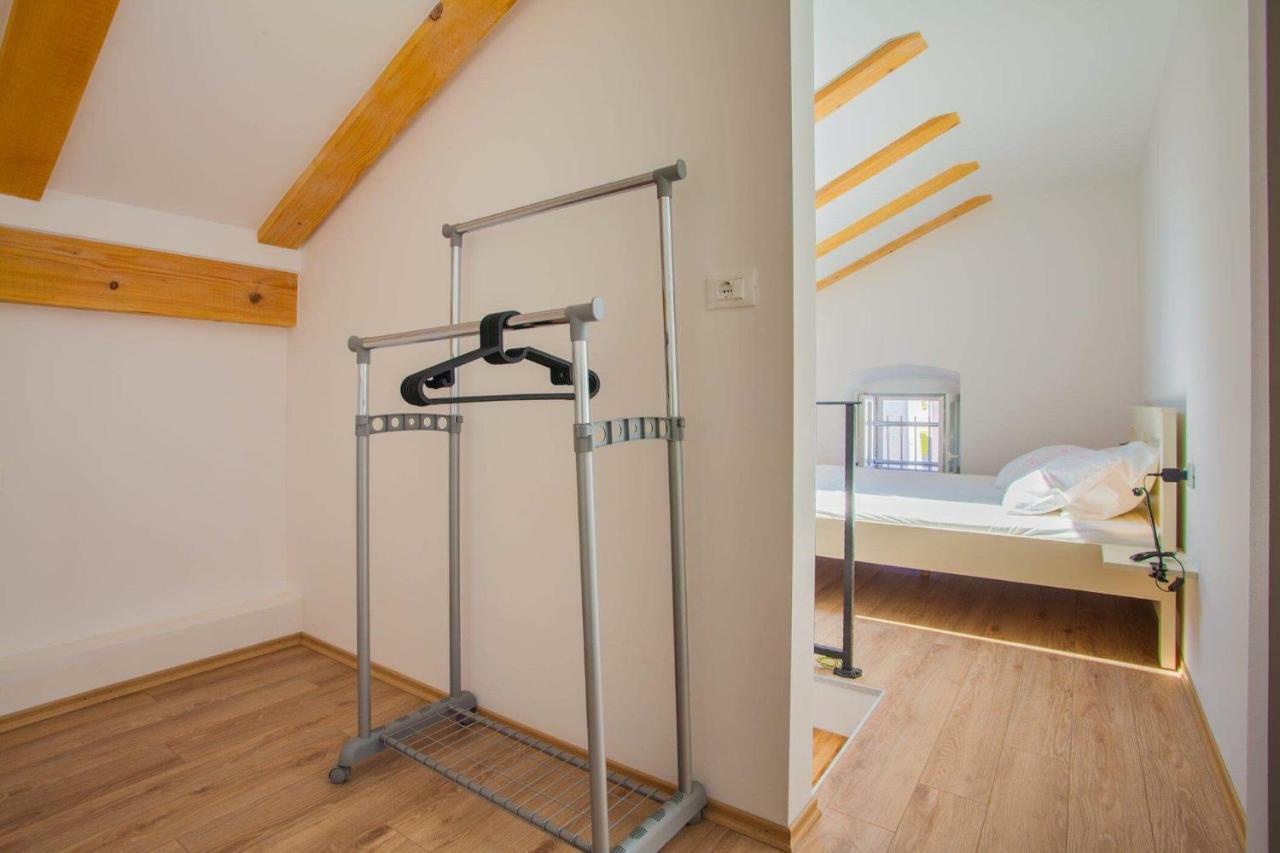 Apartmani Kraj Mora Cres Exterior photo