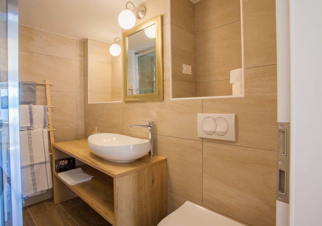 Apartmani Kraj Mora Cres Exterior photo